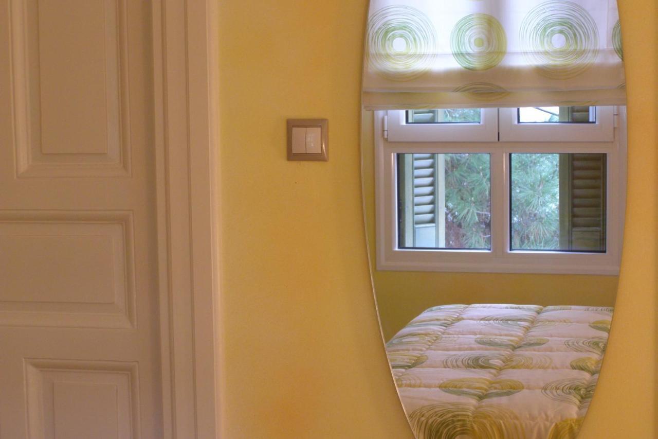 Room "Honeybee" In A Neoclassical House แคซโทเรีย ภายนอก รูปภาพ